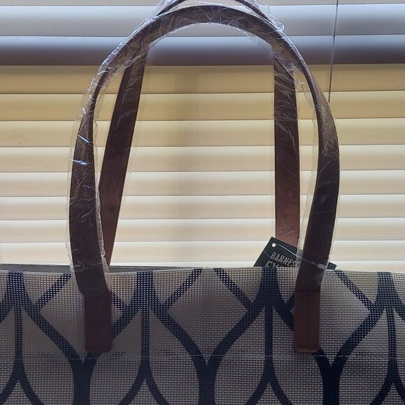 Barnes & Noble Summer Tote - Picture 6 of 10